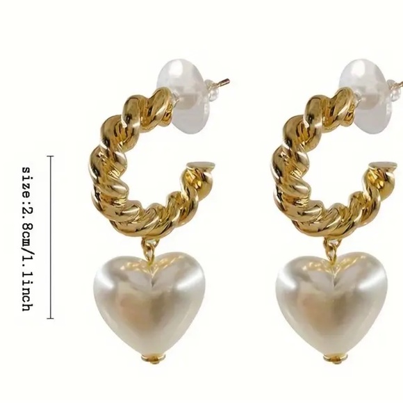 High-End Pearl C-Shaped Love Earrings with Retro Heart-Shaped Design - Picture 4 of 4
